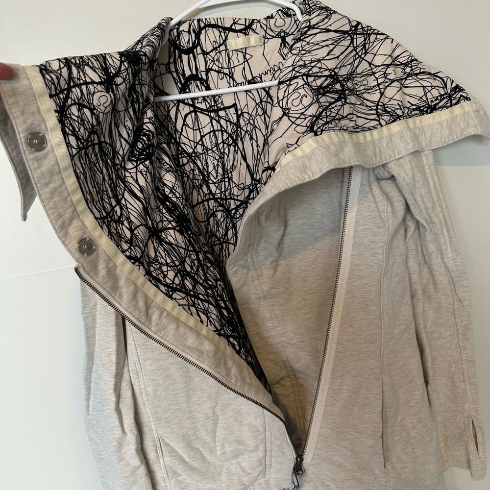 Cozy, Patterned, 2000’s Lululemon Method Wrap - image 4